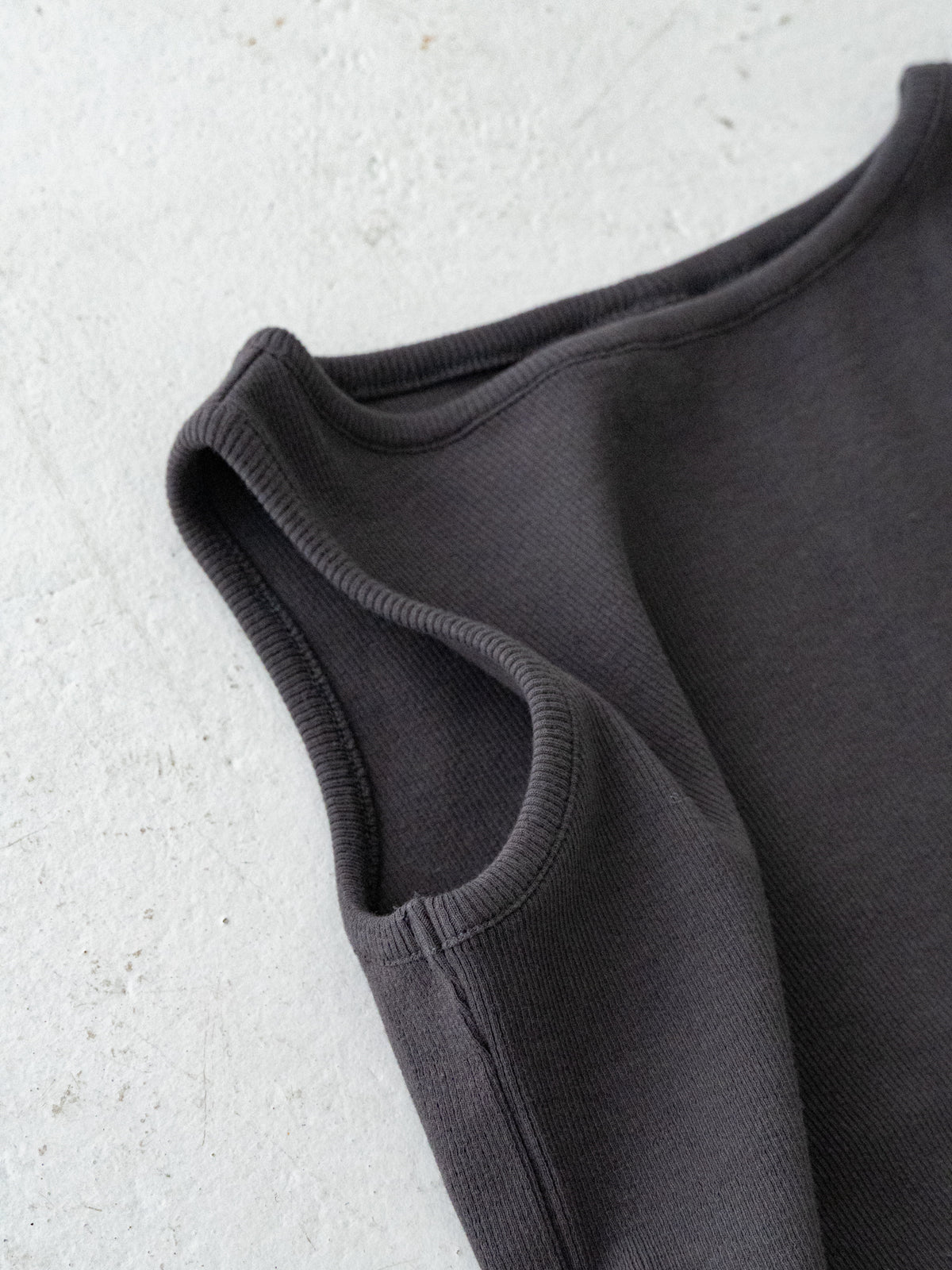 Ribbed sleeveless  (RRP: 169 RMB)
