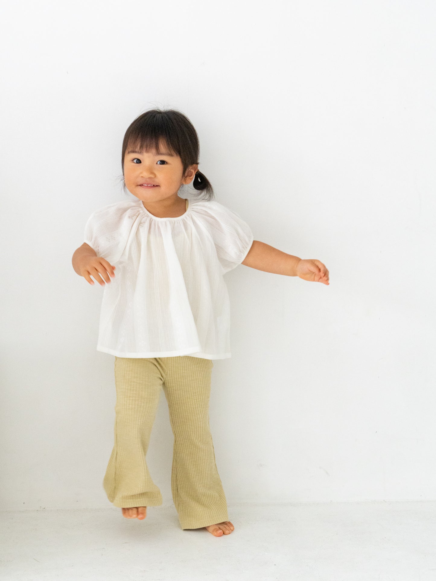 Ribbed flare pants (RRP: 185 RMB)